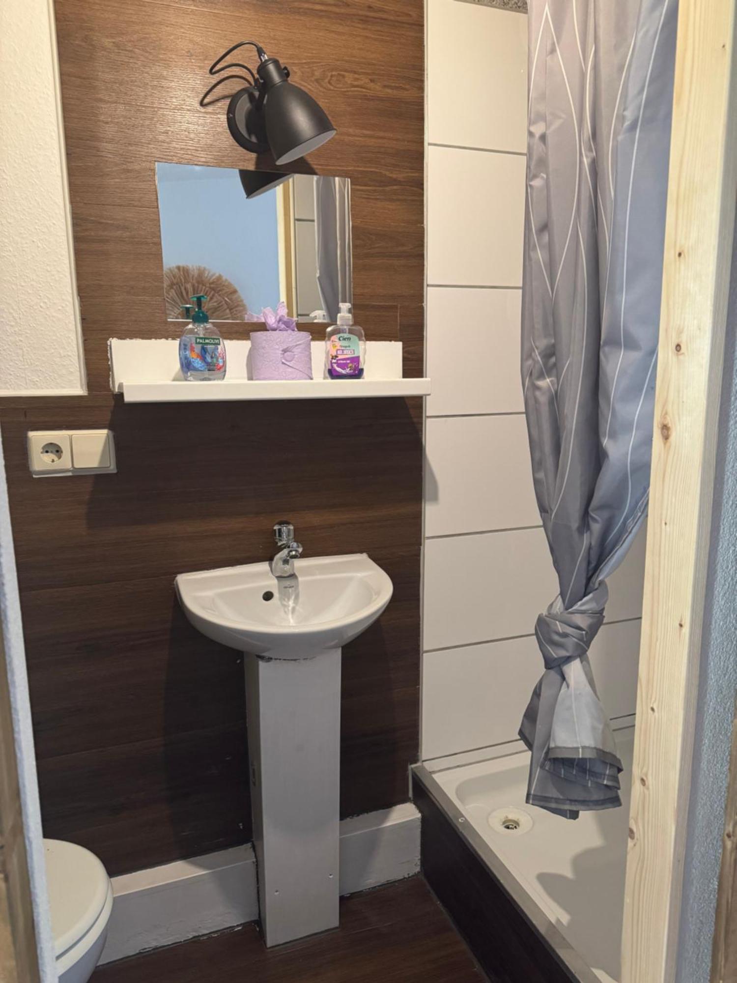 Eleven Apartments روست المظهر الخارجي الصورة